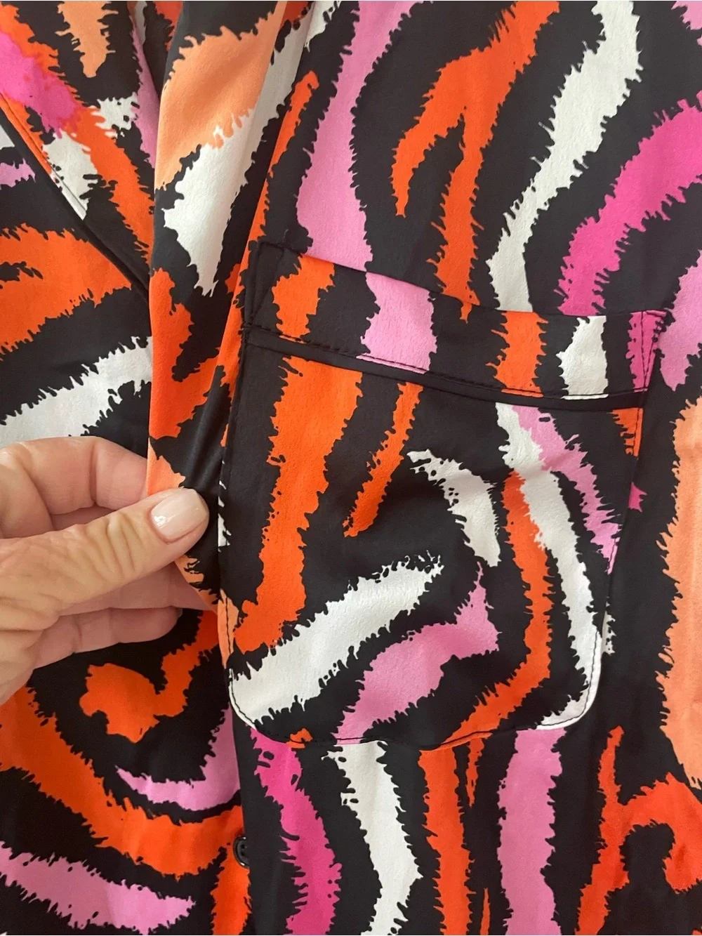 NWT Diane Von Furstenberg Target Pajama Top  Notch Collar Zebra Pink; L